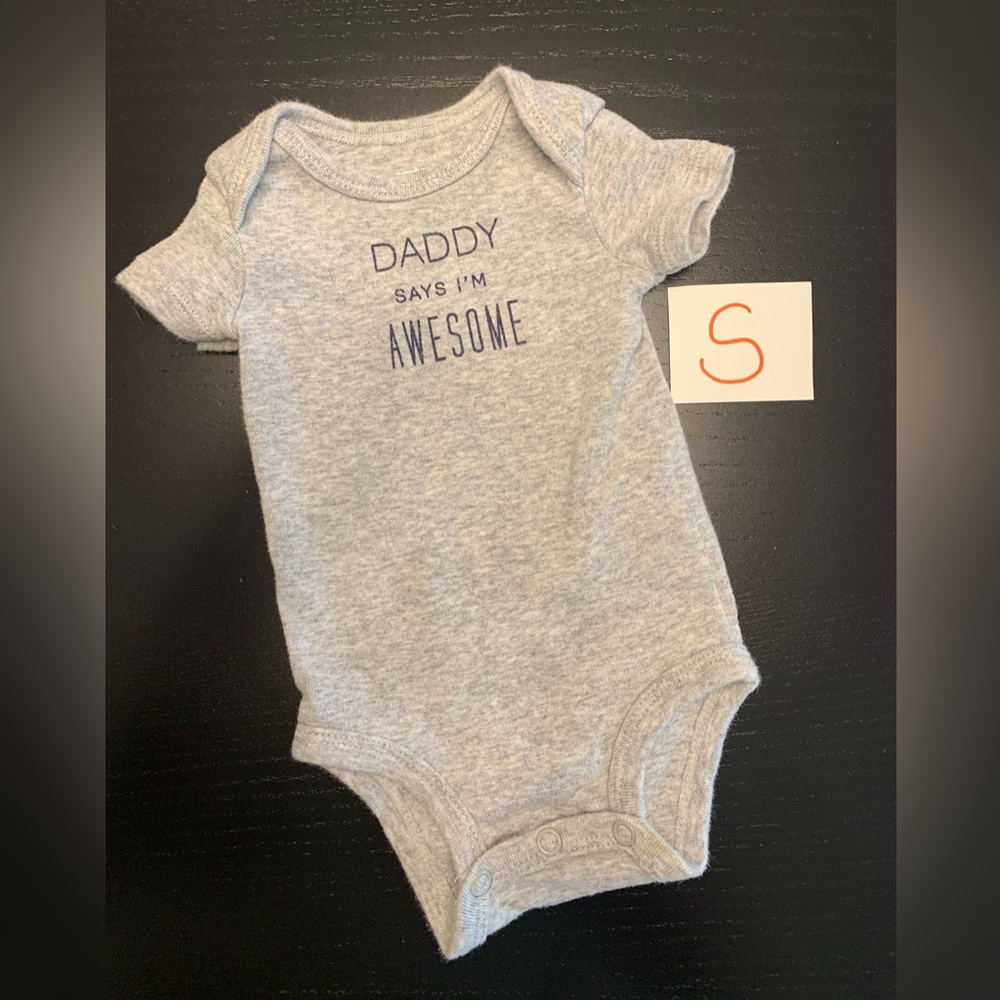 ⭐️5/$10.00⭐️—Carter's NB Grey Onesie- Daddy Says I'm Awesome